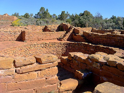 [Sub-surface parts of dwellings made entirely of stone/adobe circular pits in the ground.]